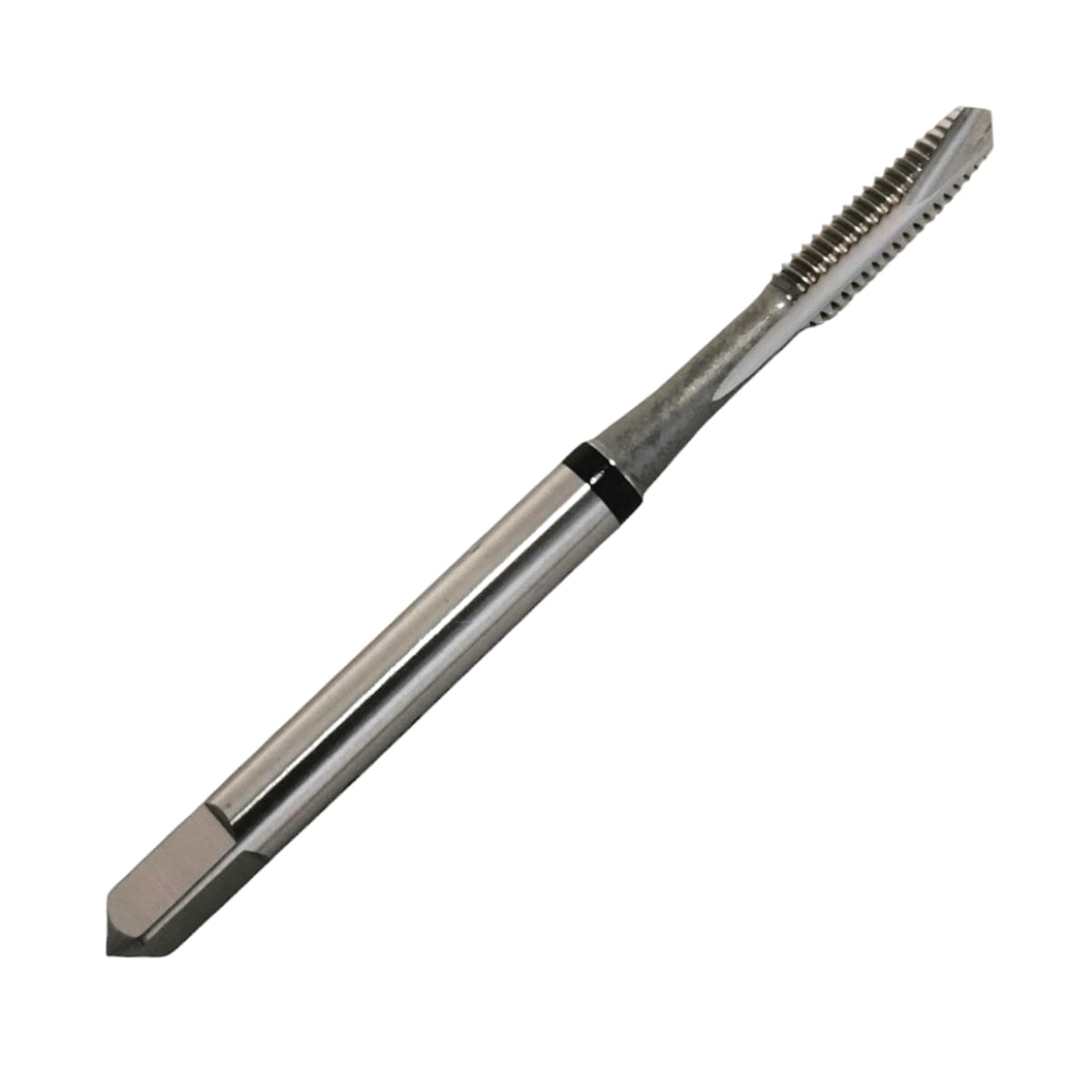 Machuelo de acero cobalto HSS-E marca YG-1, medida M4 x 0.7, con punta tipo GUN para una evacuación frontal de viruta eficiente.